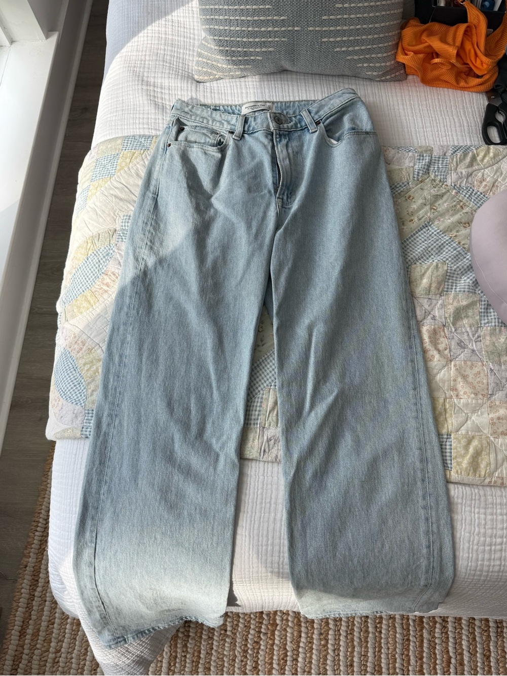 Abercrombie & Fitch Light Wash High-Rise Jeans - Curve Love